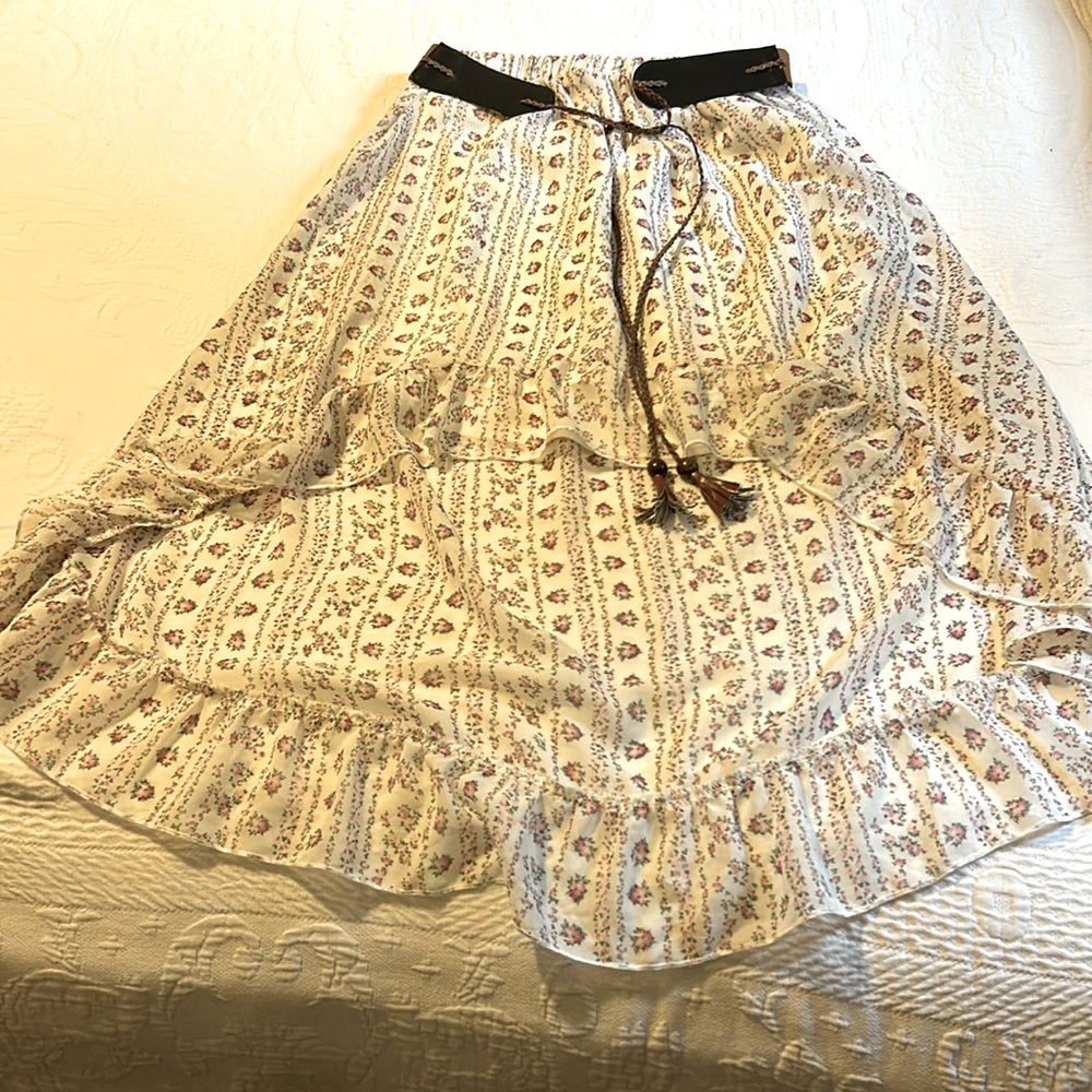 High-low sheer rose-patterned skirt with attached belt. Size M